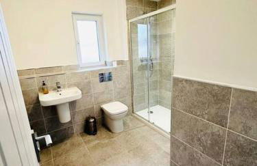 5 Bedroom detached House near Edinburgh Airport, City center and Murrayfield Stadium - Photo 18