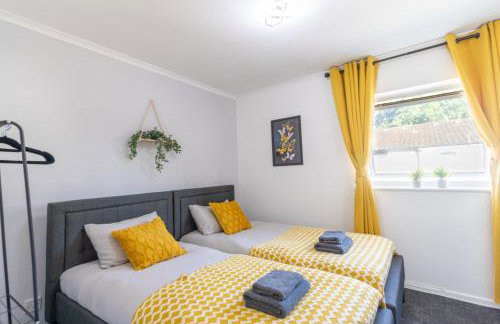 Open Mind Property - 4 Beds 2 Bathrooms & Parking - Photo 3