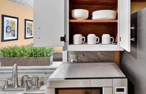 Serenity Landing - 5 Minutes To Airport - Sleeps 6 - Foto 12