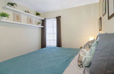 Alessi's Place-Double King Nxt to Midtown Eateries - Foto 3