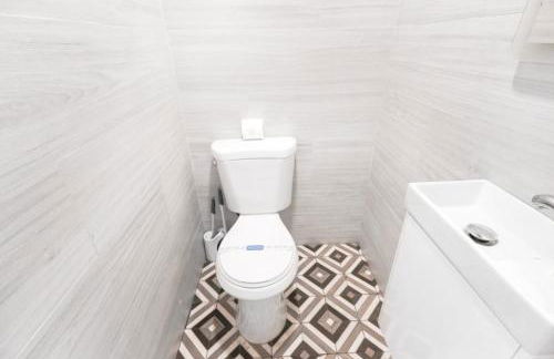 Escondido Front Unit 3-BR by SD STAY - Foto 41