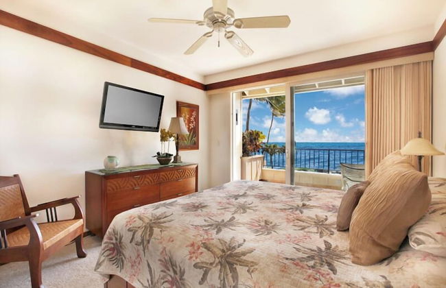 Whalers Cove Oceanfront Resort - Photo 21