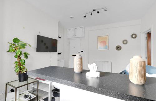 Designer 1-Bed Flat, 1-Min to Tube, Fast Central London Access - Foto 32