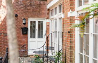 Charming Beachside Town House - Photo 39