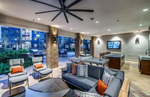 Cozy 1BR King Suite Close to Downtown w Fast Wifi - Photo 40