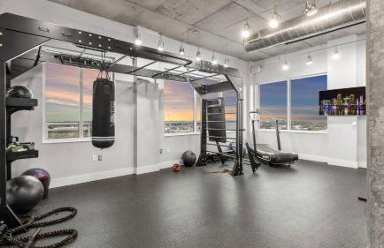 Chic 2BR Getaway Walk to Breweries and Art Walk - Photo 21