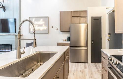 Boutique 1BR Condo - Walk to Memorial Stadium - Historic Hayward Place - Foto 28