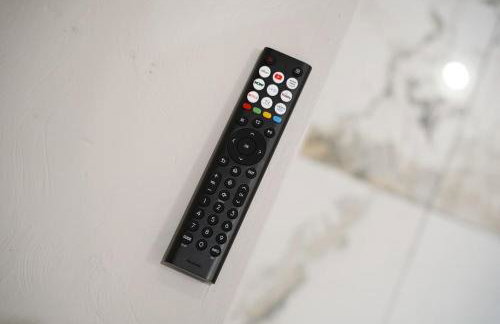 Stylish Home With Free Parking And Easy City Access - Photo 20