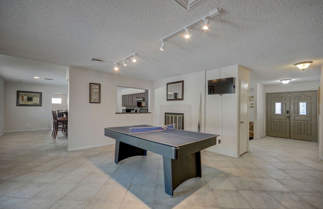 Luxurious 4BR House with Large Pool Near Strip - Foto 27