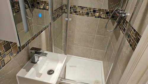 Studio for 2Guests-Parking-Garden-NearLondon-Ac - Foto 5, Shower