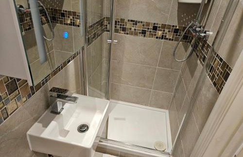 Studio for 2Guests-Parking-Garden-NearLondon-Ac - Foto 5