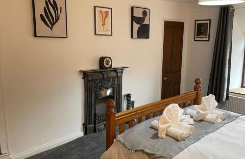 Stunning Cottage with Log Burner- King Bed- Great Design-Free Wood - Foto 30