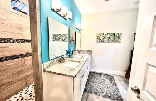 2 Fins Up, Beach Home, Private Pool , Golf Cart, 6 beds - Foto 38