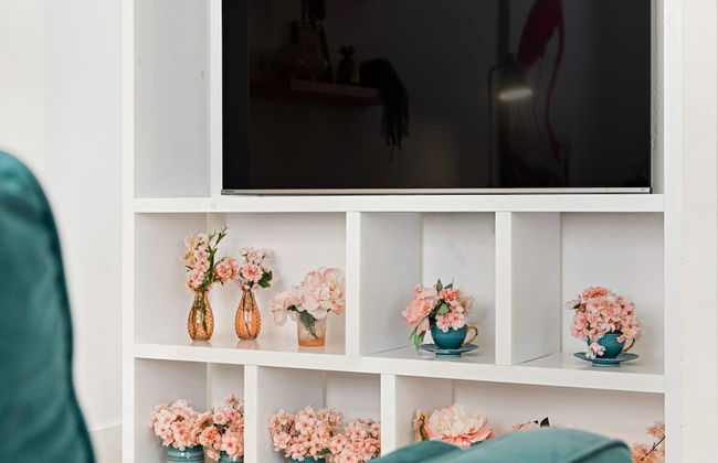 Stylish 2 BR Condo - Free Parking on Premises - Photo 14