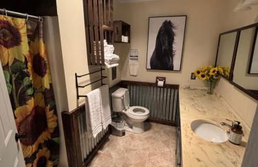 Peaceful & Cozy 3 bedroom Ranch-Home w/Fireplace - Foto 7