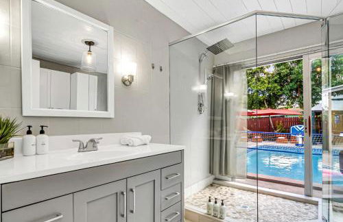 Heated Pool Spa BBQ Pool Table WiFi Near Beach-Downtown Fun - Foto 19