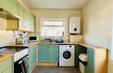 4-Bedroom House 5 mins to Beach & Parking - Foto 68