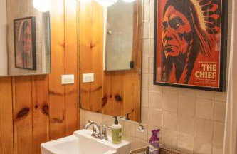 BunkHouse 1960's Camp Vibe with Timeless Wet Bar - Foto 33