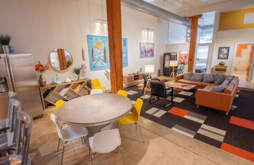 Trendy Modern Loft in Rino Art District - Photo 38