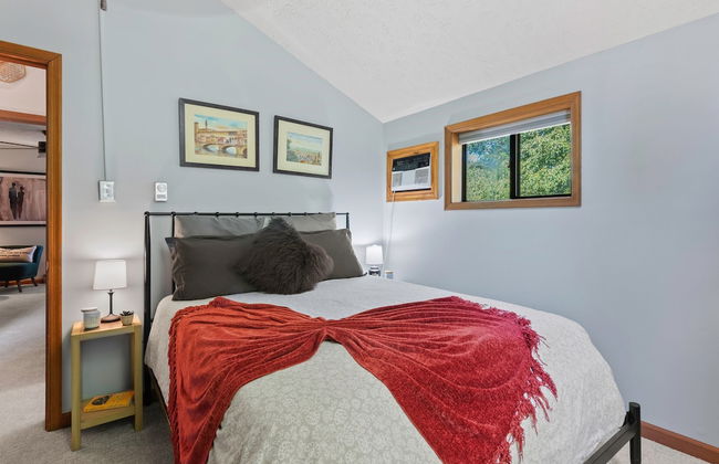 Waterside Haven by Avantstay Lakefront Hot Tub Game Room Fire Pit - Photo 25