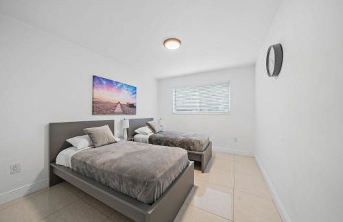 Two Neighboring Villas in The Heart of Miami - Foto 29