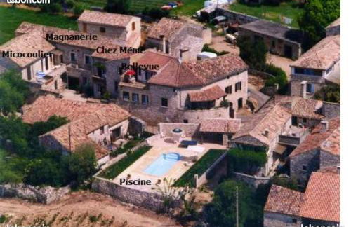 Location chaleureuse à Orgnac-l'Aven avec piscine partagée - Foto 1