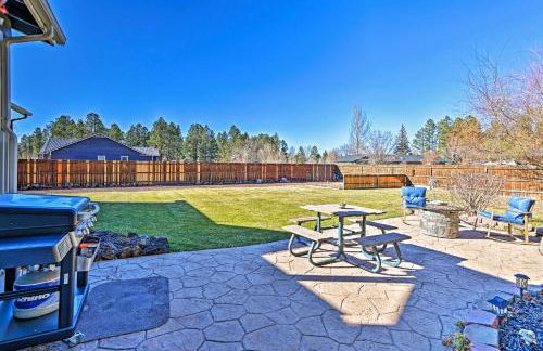 Near Trails, Lakes and Golf Pinetop Home with Deck - Foto 28