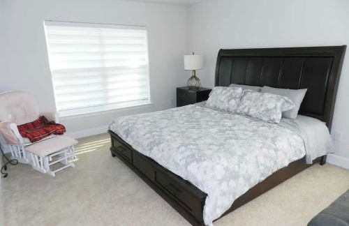 Modern 4BR Home with Wi-Fi & Garage Games - Foto 32