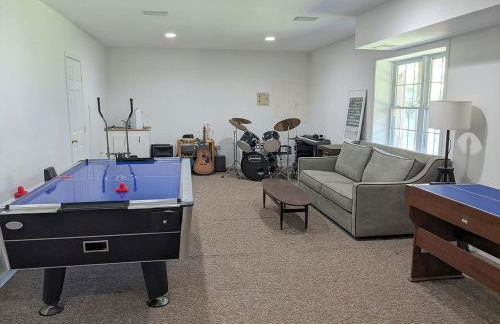 Cheerful 4Br Water View Lakehouse with Dock & More - Foto 10