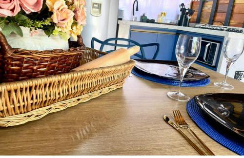 Chalé Na coruja e Chalé Encanto com BANHEIRA com AQUECEDOR e hidromassagem 7,5km centro Águas com COM CAFÉ, internet Starlink - Foto 12