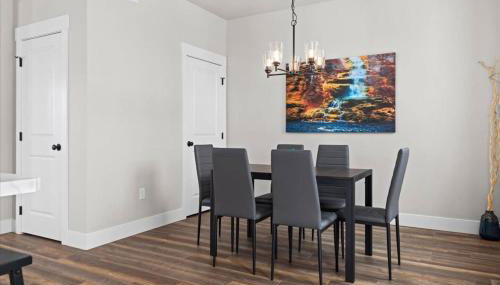 Stay with Style in this Townhome - Photo 4