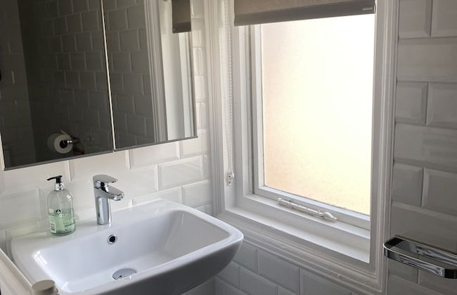 Delightful 3 Bedroomed Cottage in Llandudno - Photo 13