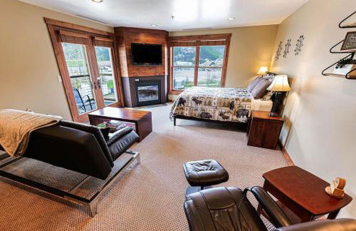 Large Studio Condo with Full Kitchen, Ski, Bike, Beautiful Balcony Views Hottub Fireplace - Foto 13