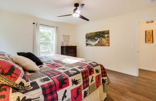 Waterfront Webster Cabin with Dock on Warner Lake! - Foto 15