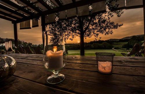 Elegant And Refined Villa With A Beautiful Blue Pool - Photo 8