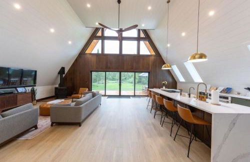 TreeTops Ayframe, Supersized AFrame on the River with Hot Tub - Foto 34