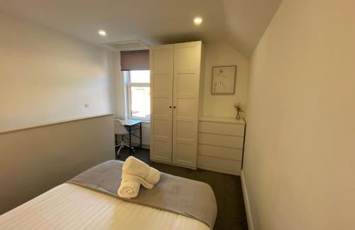 2 bedroom duplex apartment close to UHW & city centre - Foto 20