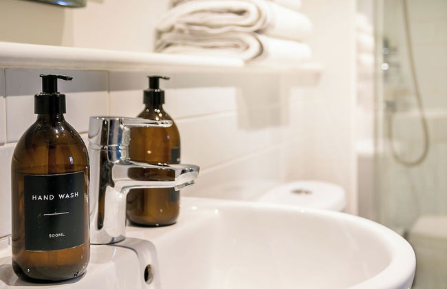 Bowen-Buscarlet at Bicester Heritage - Foto 9