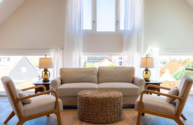 Historic Heartbeat 2BR Townhouse in Central Bliss - Foto 1