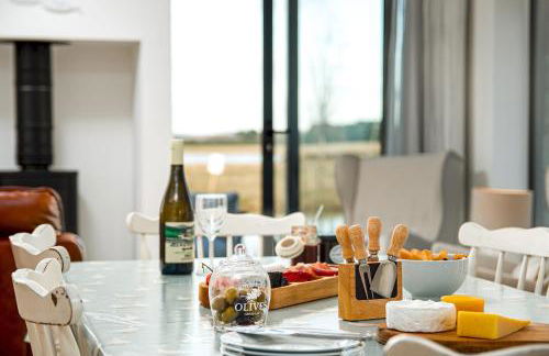 Lakeside property with spa access on a nature reserve Grays Cottage WI24 - Photo 12