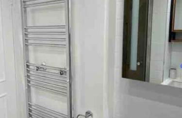 Kensington apartment with 2 bedrooms 1 living room and Patio - Photo 12