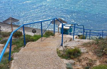 Rafina's PARADISE VIEW!!Walking access to the Port!!! Amazing Seaview!!!Steps from the Beach, 2 min walk!!WIFI 300Mbps! The Lux Seaside Retreat! - Foto 26