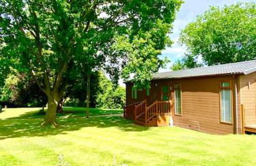 Gorstage Meadows Luxury 2 Bedroom Lodge in Rural Cheshire - Photo 16