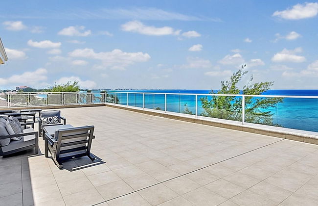 Luxury Penthouse Condo With 360 Oceanviews - Photo 9