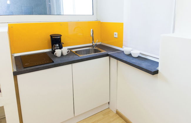 Minimalist Modern Nea Kifisia Studio - Foto 10