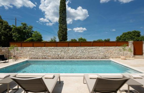 Nice Home In Zminj With Sauna - Photo 11