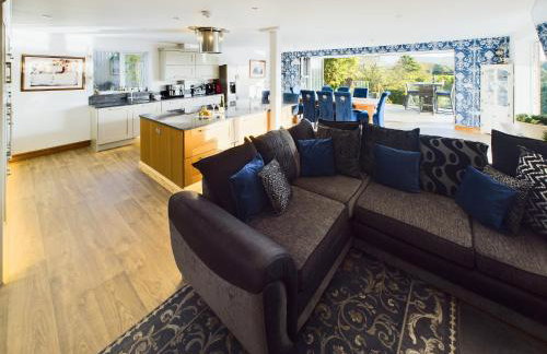 Large house with pool only 15 mins from the beach - Foto 12