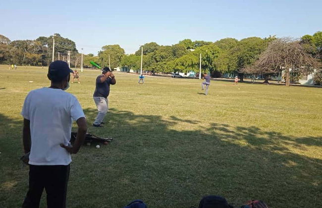 Partita di baseball all'Avana con guida locale - Foto 4