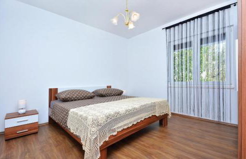 Four-Bedroom Apartment In Srinjine - Photo 16