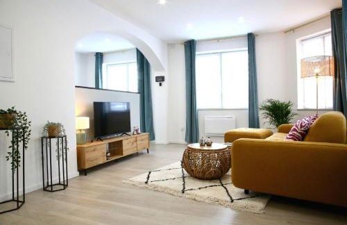 La Loge en Or - Parking public - Triplex - Proche centre et autoroute - Foto 10